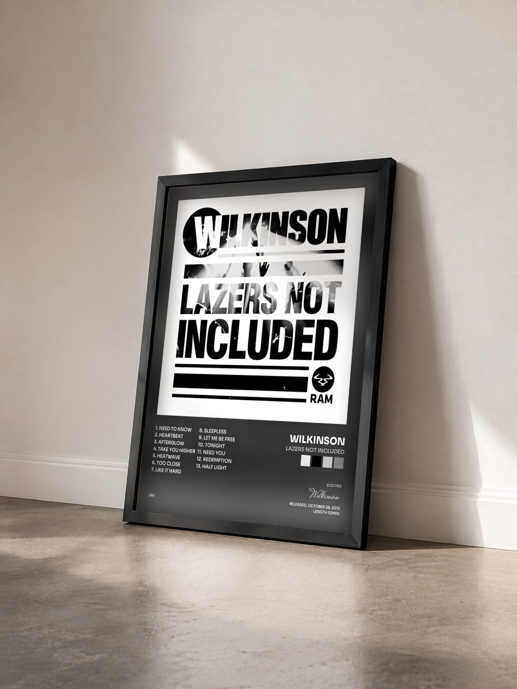 #noir Tableau de l'album Lazers Not Included de Wilkinson vu de trois quarts, cadre noir