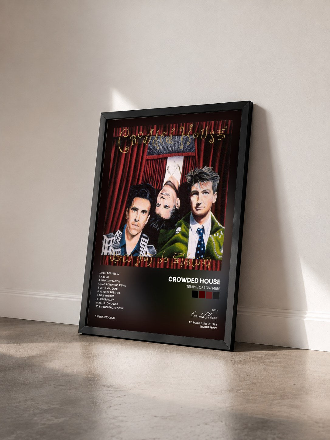 #noir Tableau de l'album Temple Of Low Men de Crowded House vu de trois quarts, cadre noir