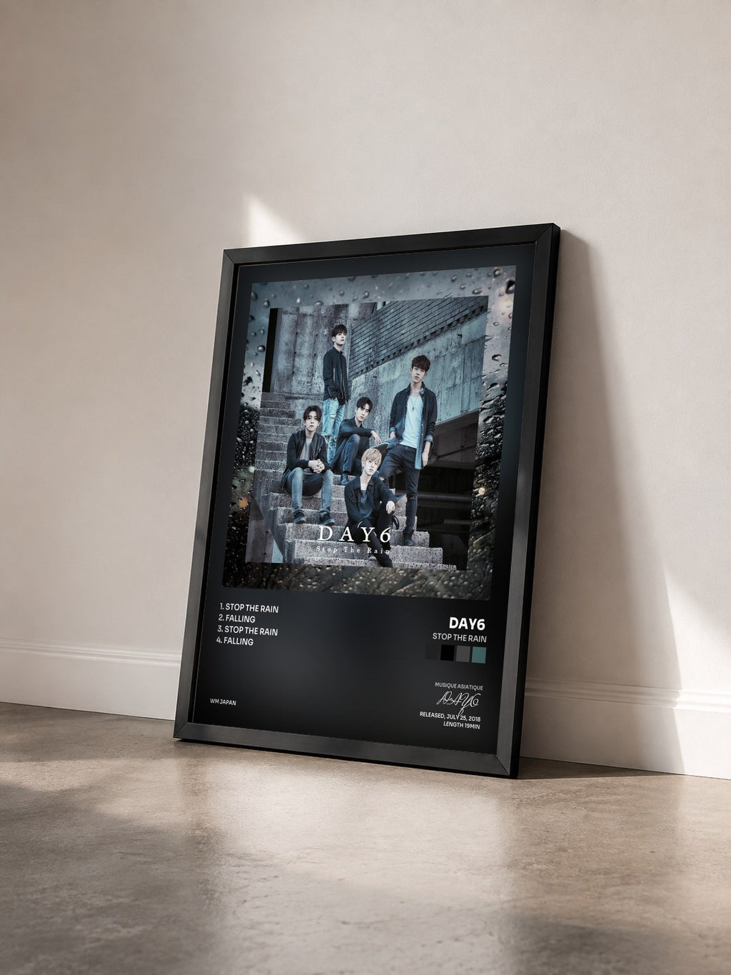 #noir Tableau de l'album Stop The Rain de DAY6  vu de trois quarts, cadre noir