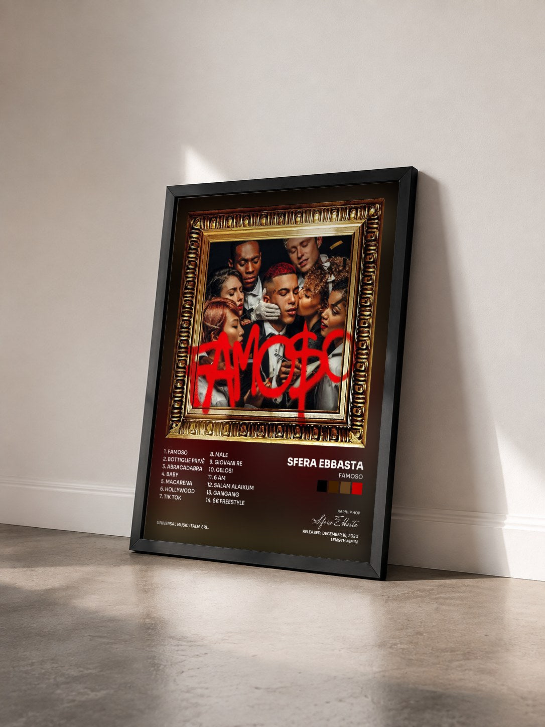 #noir Tableau de l'album Famoso de Sfera Ebbasta vu de trois quarts, cadre noir
