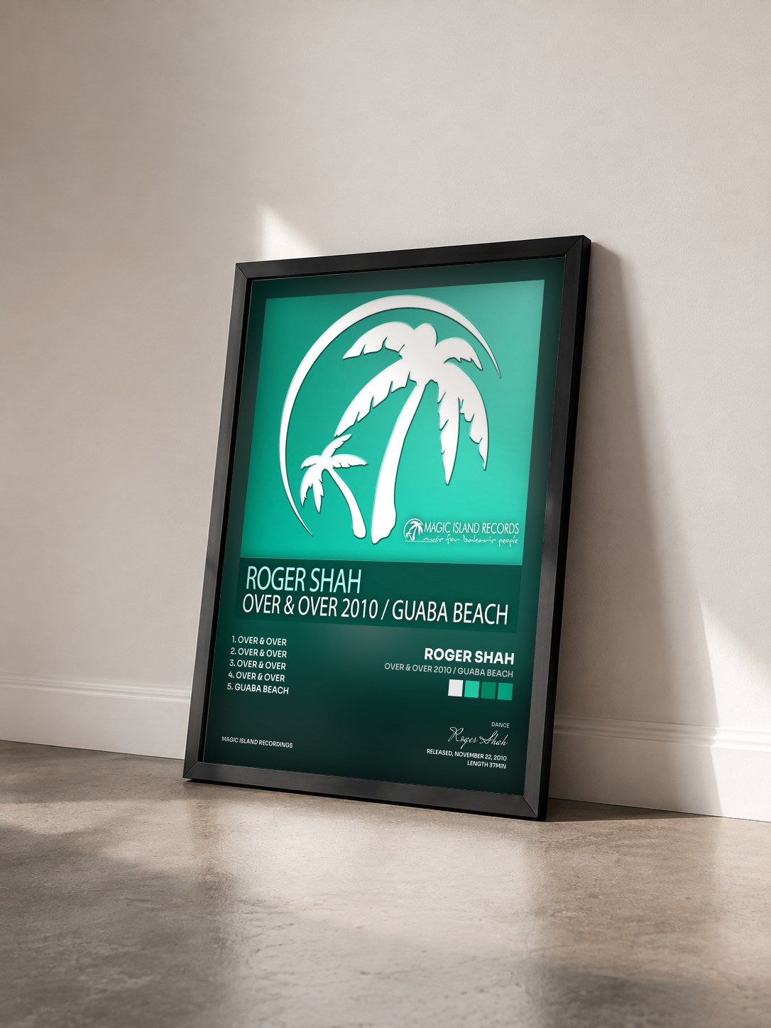 #noir Tableau de l'album Over & Over 2010 / Guaba Beach de Roger Shah vu de trois quarts, cadre noir
