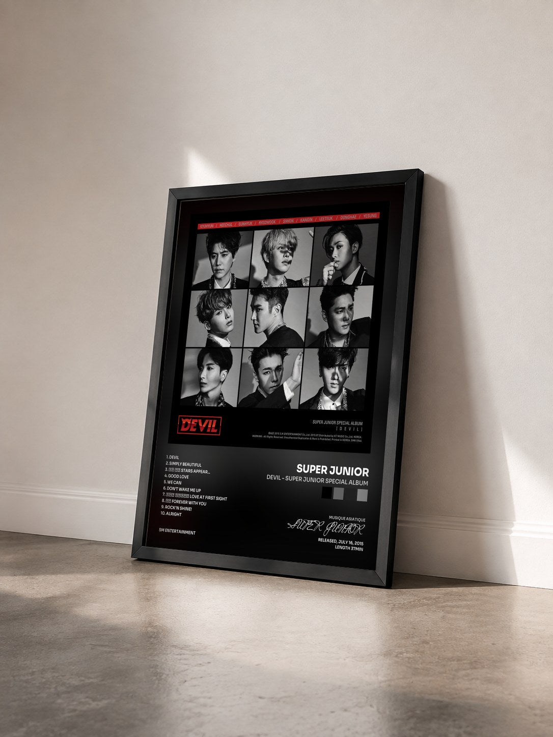 #noir Tableau de l'album DEVIL - SUPER JUNIOR SPECIAL ALBUM de SUPER JUNIOR vu de trois quarts, cadre noir