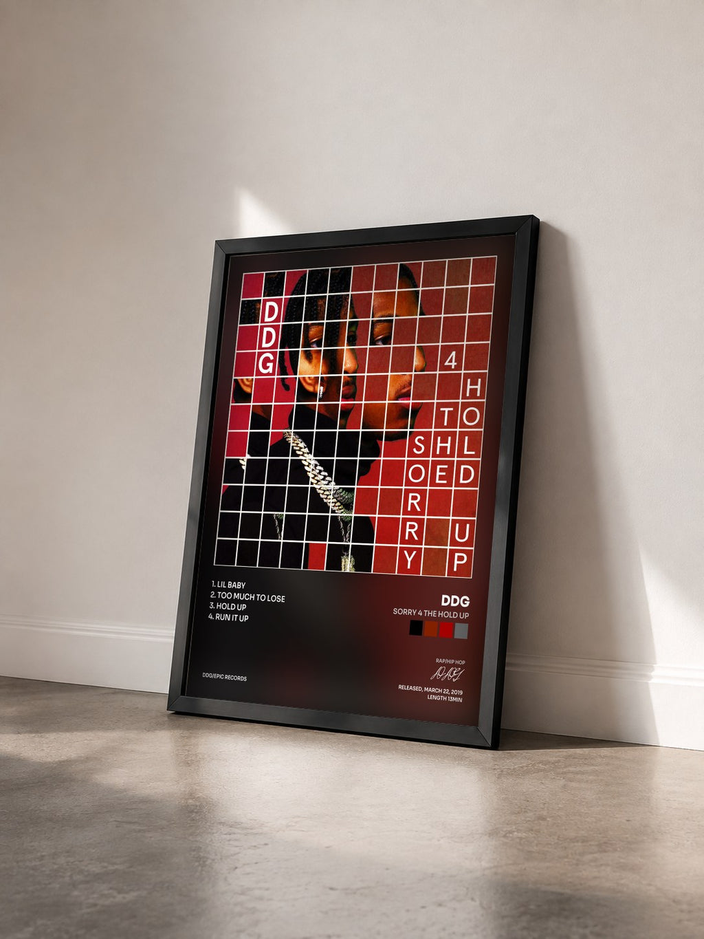 #noir Tableau de l'album Sorry 4 The Hold Up de DDG vu de trois quarts, cadre noir