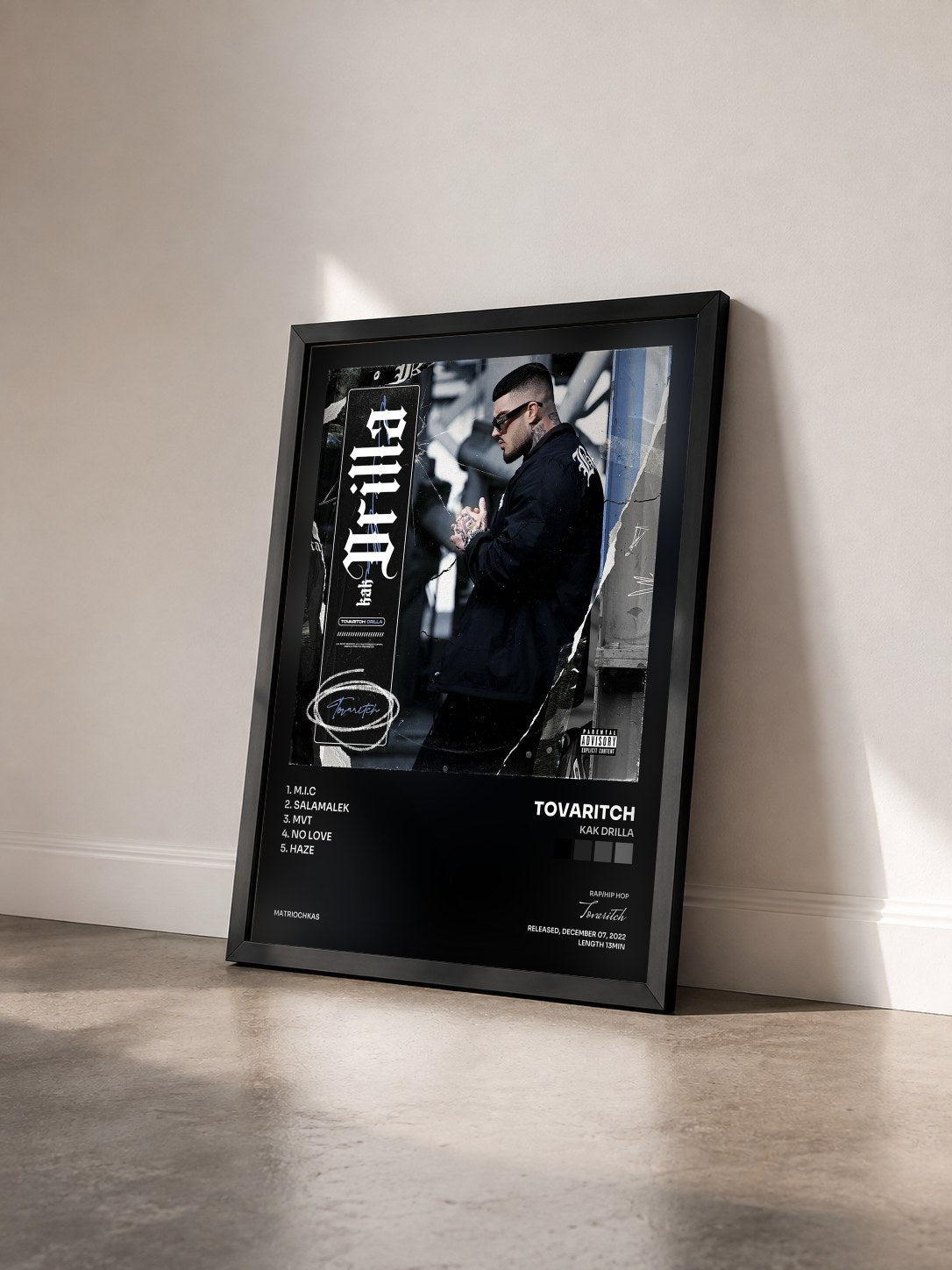 #noir Tableau de l'album Kak Drilla de Tovaritch vu de trois quarts, cadre noir