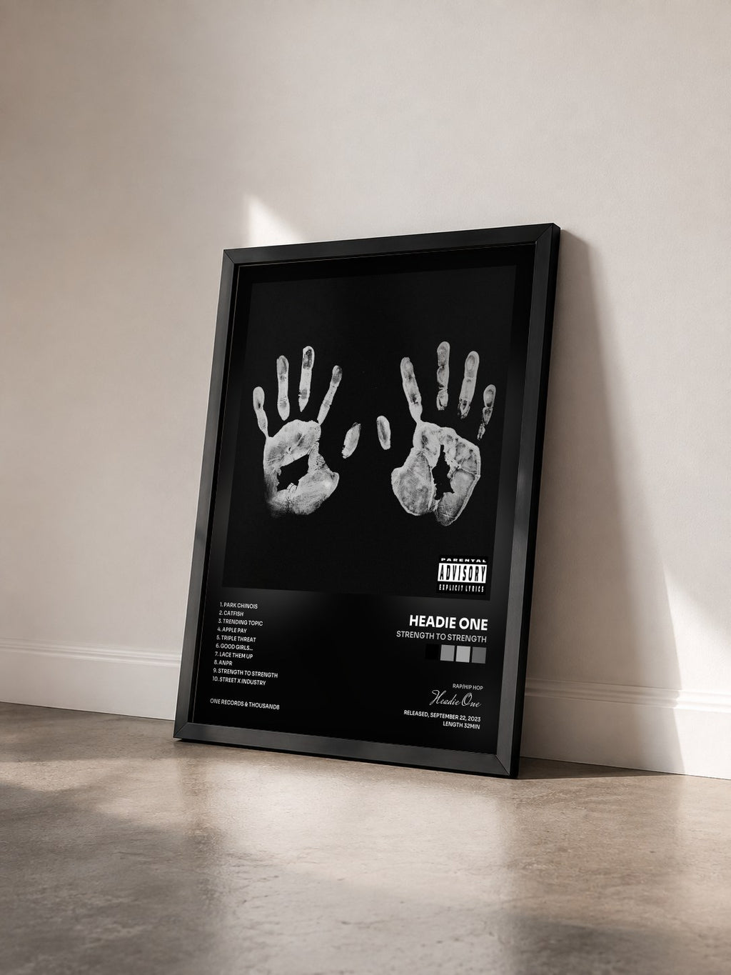 #noir Tableau de l'album STRENGTH TO STRENGTH de Headie One vu de trois quarts, cadre noir
