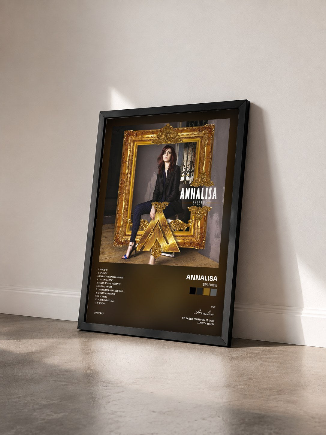 #noir Tableau de l'album Splende de Annalisa vu de trois quarts, cadre noir