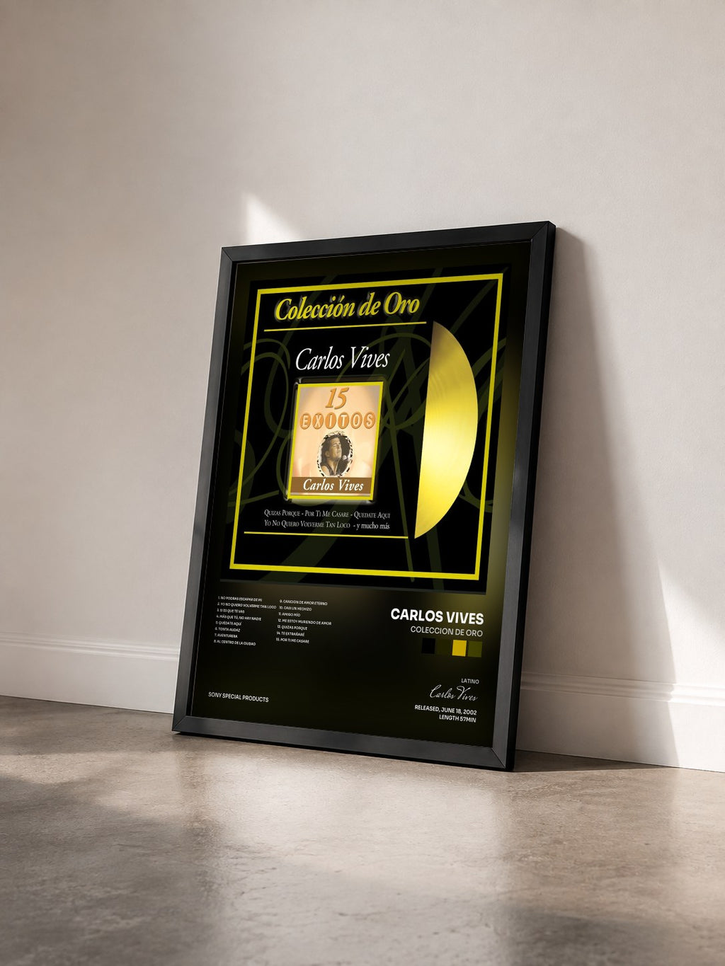 #noir Tableau de l'album Coleccion de Oro de Carlos Vives vu de trois quarts, cadre noir