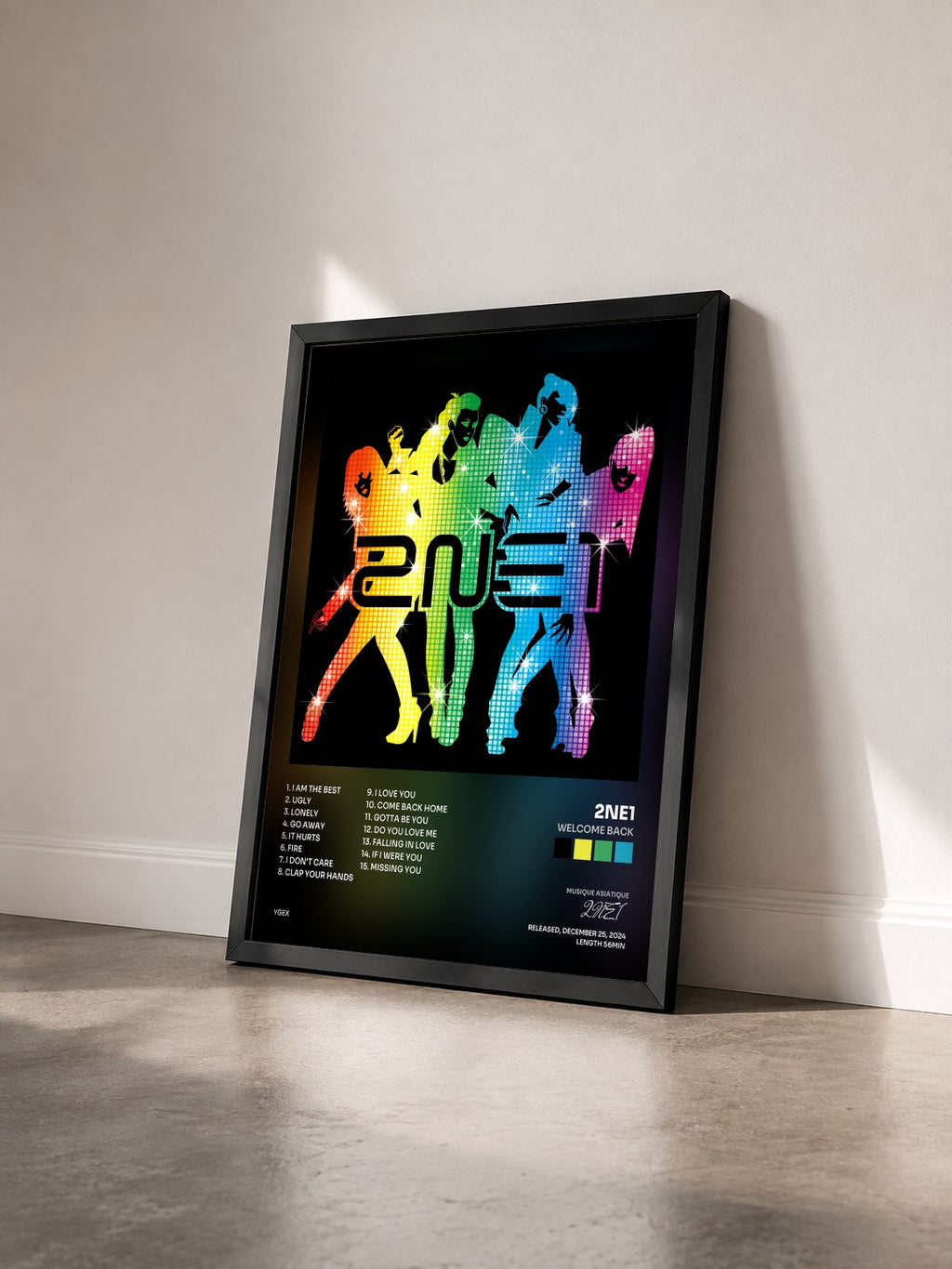 #noir Tableau de l'album WELCOME BACK de 2NE1 vu de trois quarts, cadre noir