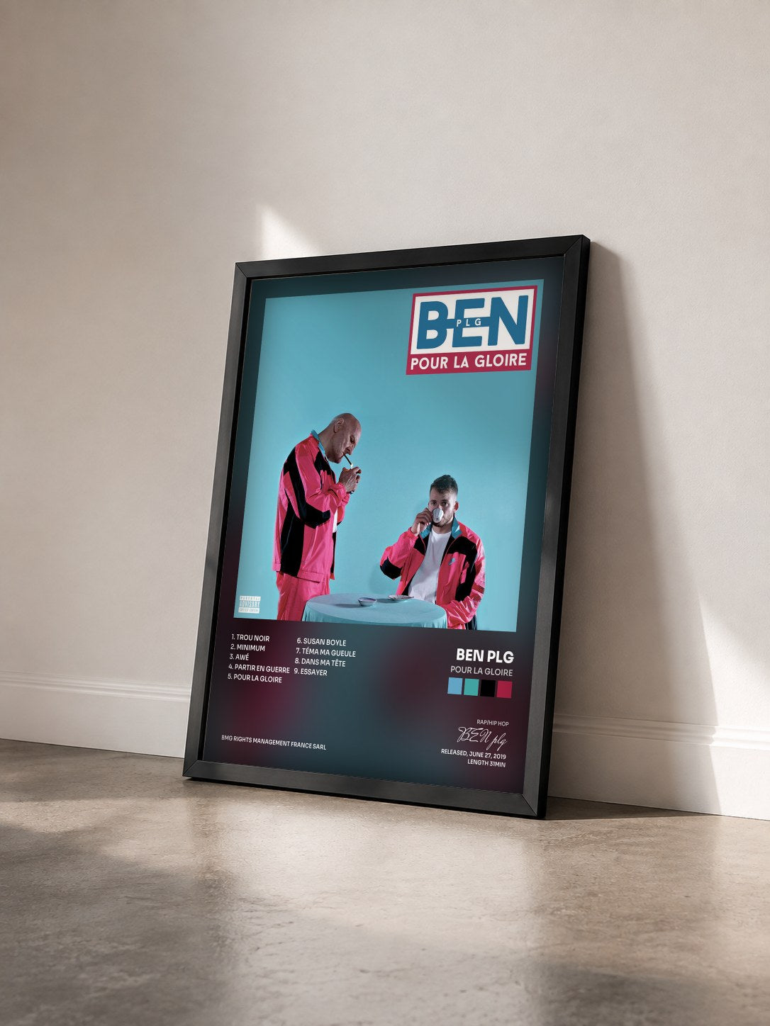 #noir Tableau de l'album Pour la gloire de BEN plg vu de trois quarts, cadre noir