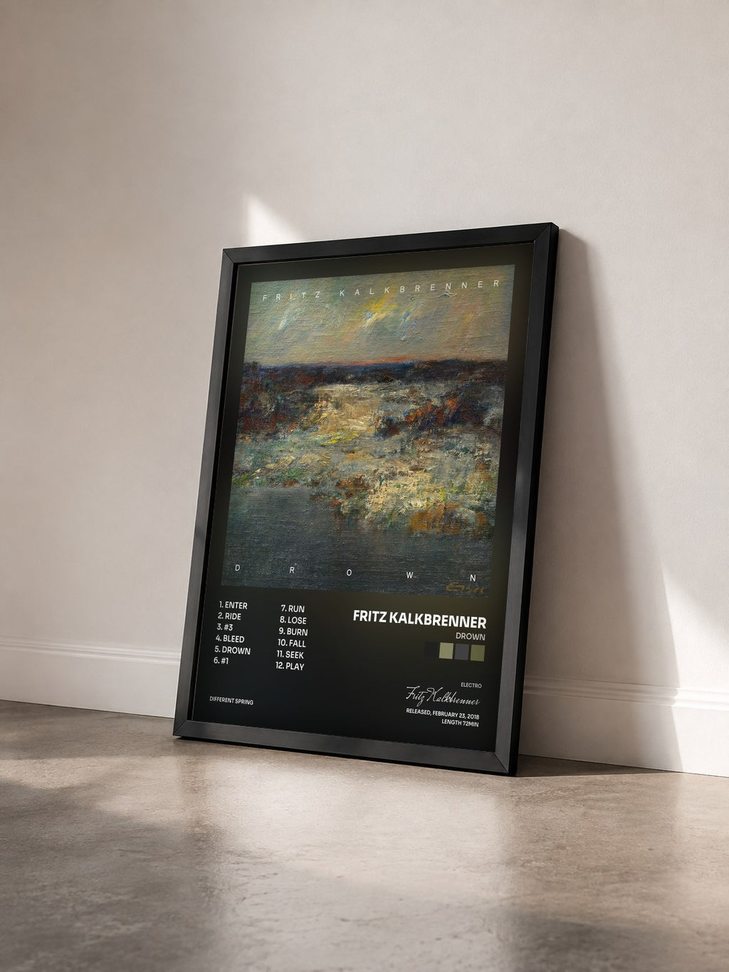 #noir Tableau de l'album Drown de Fritz Kalkbrenner vu de trois quarts, cadre noir