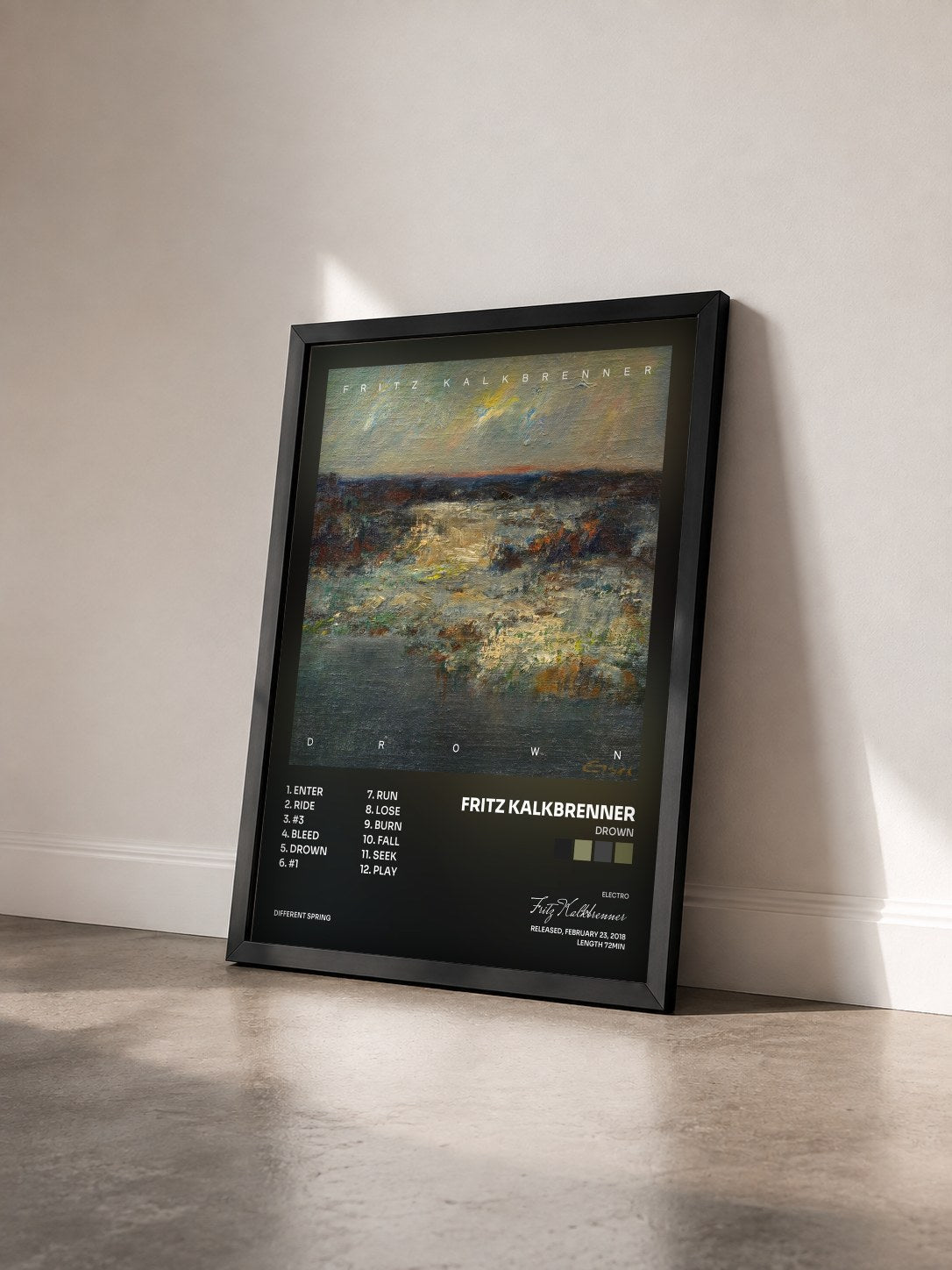 #noir Tableau de l'album Drown de Fritz Kalkbrenner vu de trois quarts, cadre noir