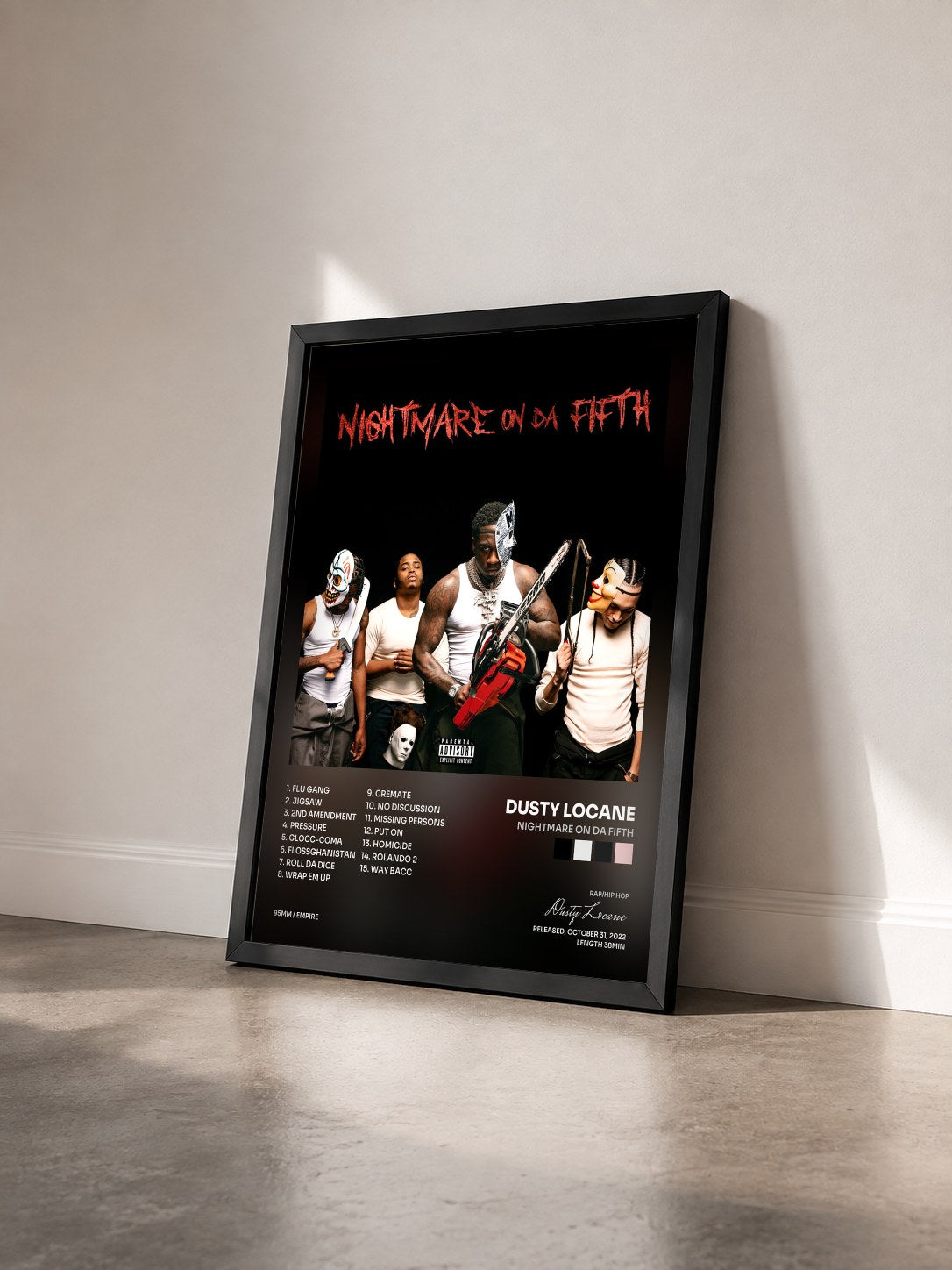 #noir Tableau de l'album NIGHTMARE ON DA FIFTH de Dusty Locane vu de trois quarts, cadre noir