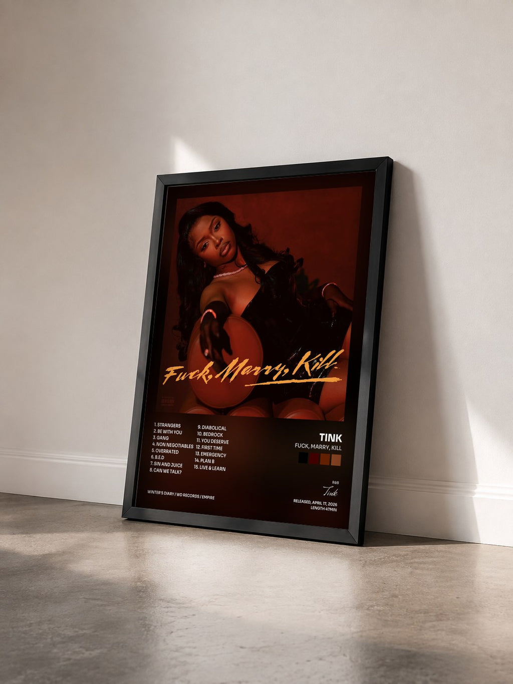 #noir Tableau de l'album Fuck, Marry, Kill de Tink vu de trois quarts, cadre noir