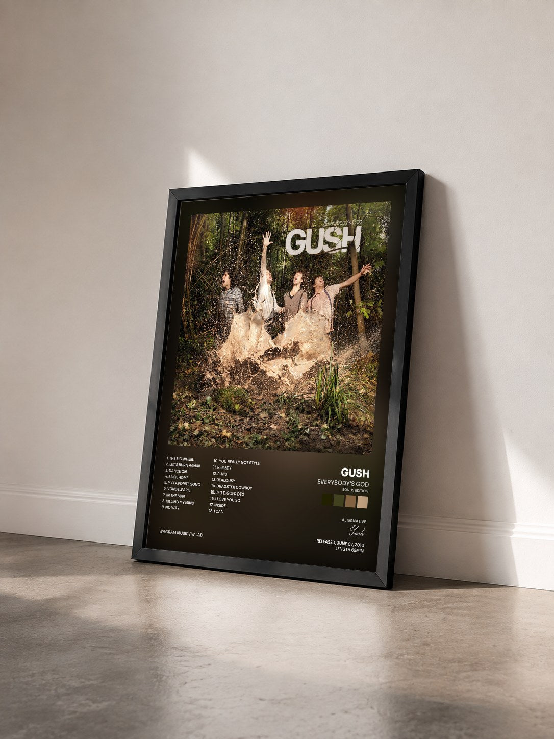 #noir Tableau de l'album Everybody's God (Bonus Edition) de Gush vu de trois quarts, cadre noir