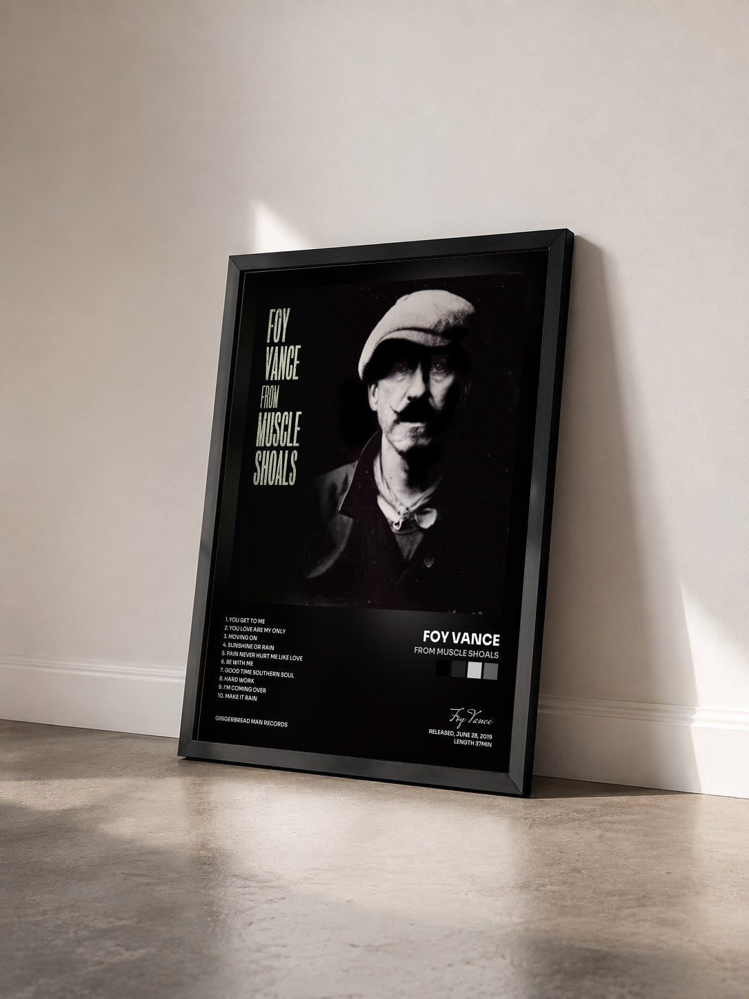 #noir Tableau de l'album From Muscle Shoals de Foy Vance vu de trois quarts, cadre noir