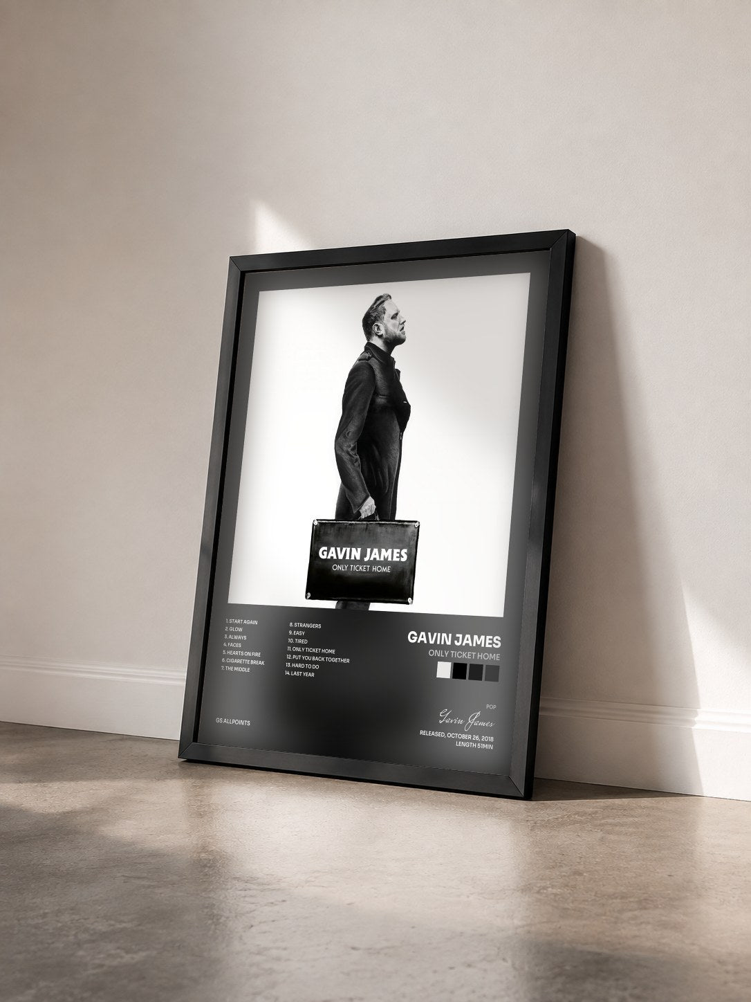 #noir Tableau de l'album Only Ticket Home de Gavin James vu de trois quarts, cadre noir