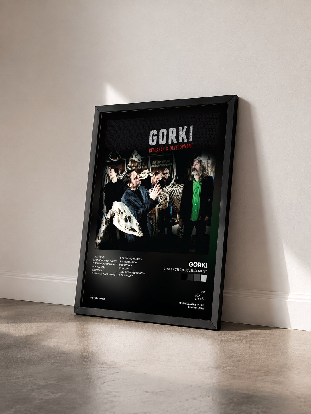#noir Tableau de l'album Research en Development de Gorki vu de trois quarts, cadre noir
