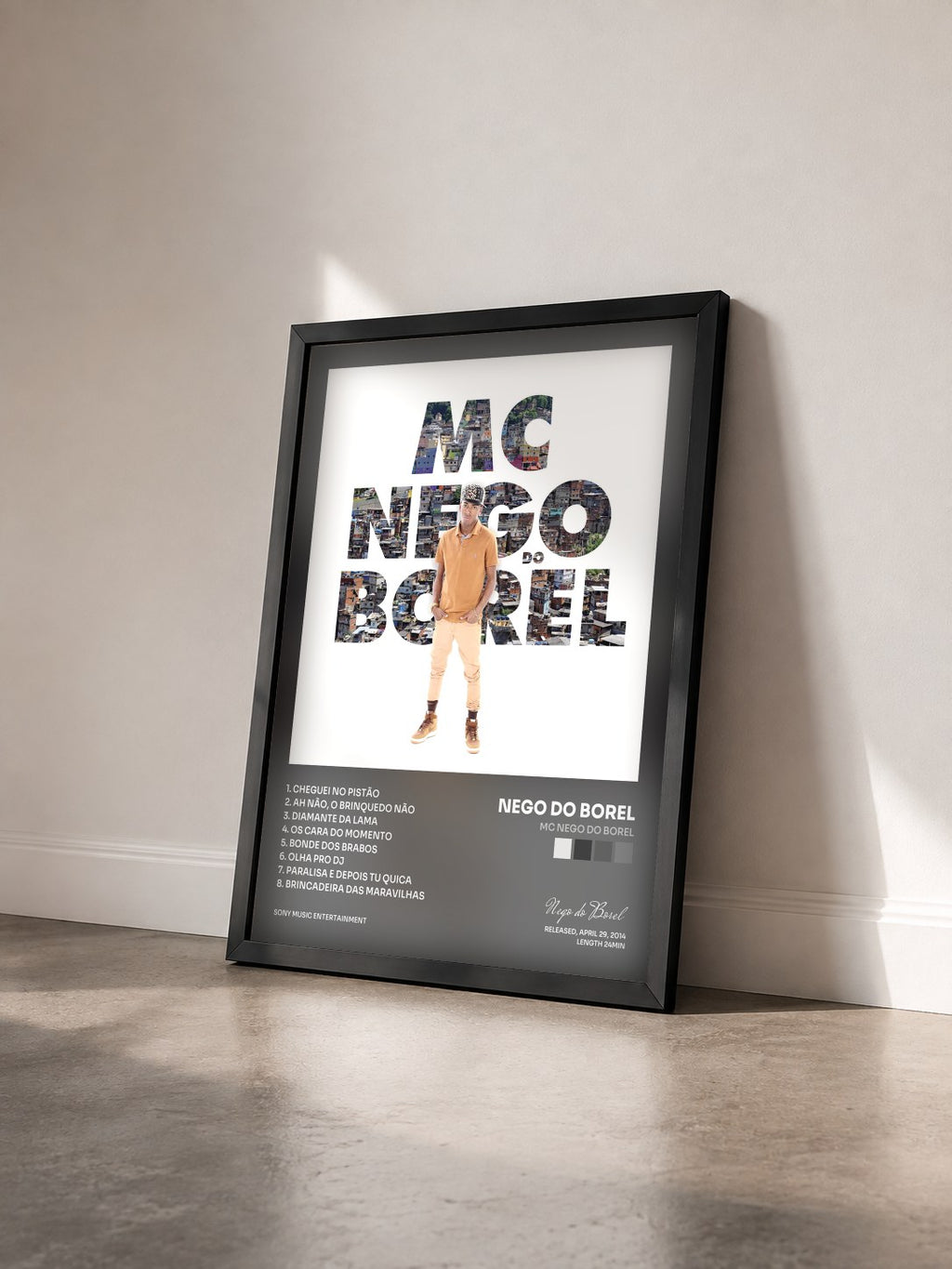 #noir Tableau de l'album MC Nego do Borel de Nego do Borel vu de trois quarts, cadre noir