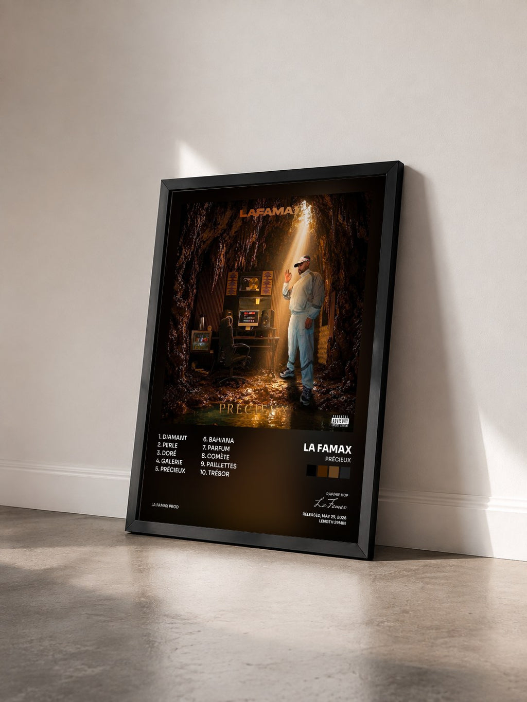 #noir Tableau de l'album Précieux de La Famax vu de trois quarts, cadre noir