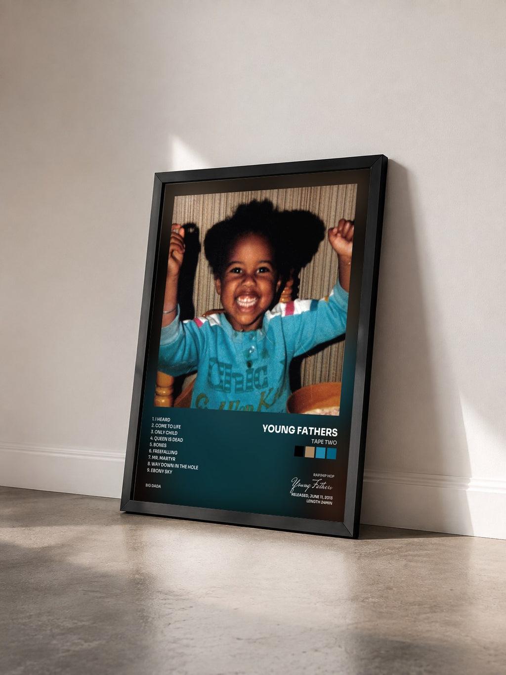#noir Tableau de l'album TAPE TWO de Young Fathers vu de trois quarts, cadre noir