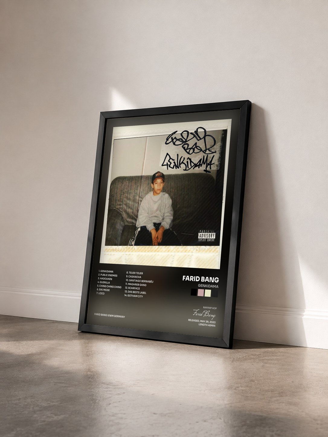 #noir Tableau de l'album Genkidama de Farid Bang vu de trois quarts, cadre noir