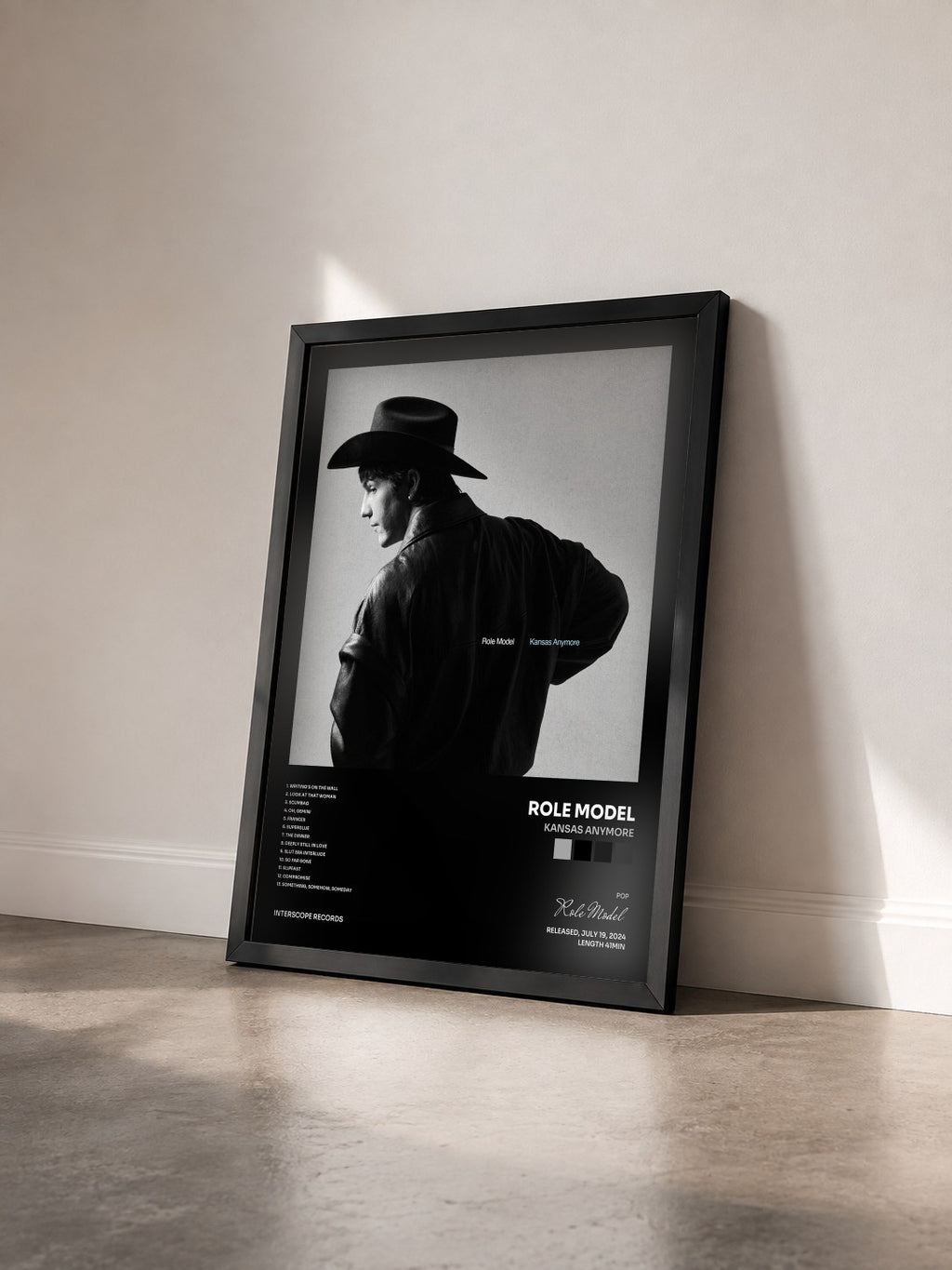 #noir Tableau de l'album Kansas Anymore de Role Model vu de trois quarts, cadre noir