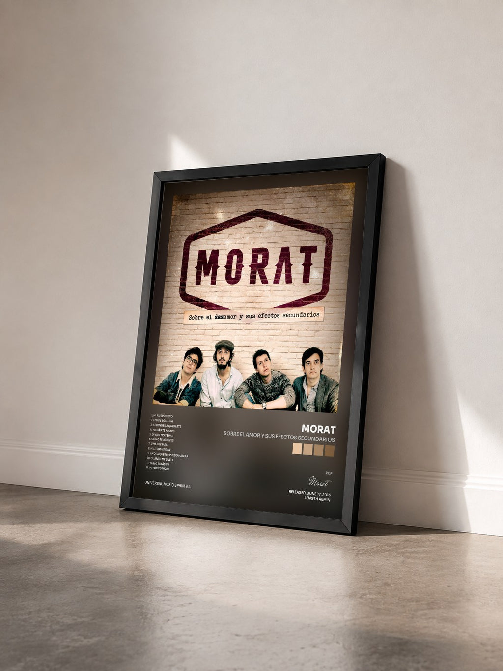 #noir Tableau de l'album Sobre El Amor Y Sus Efectos Secundarios de Morat vu de trois quarts, cadre noir