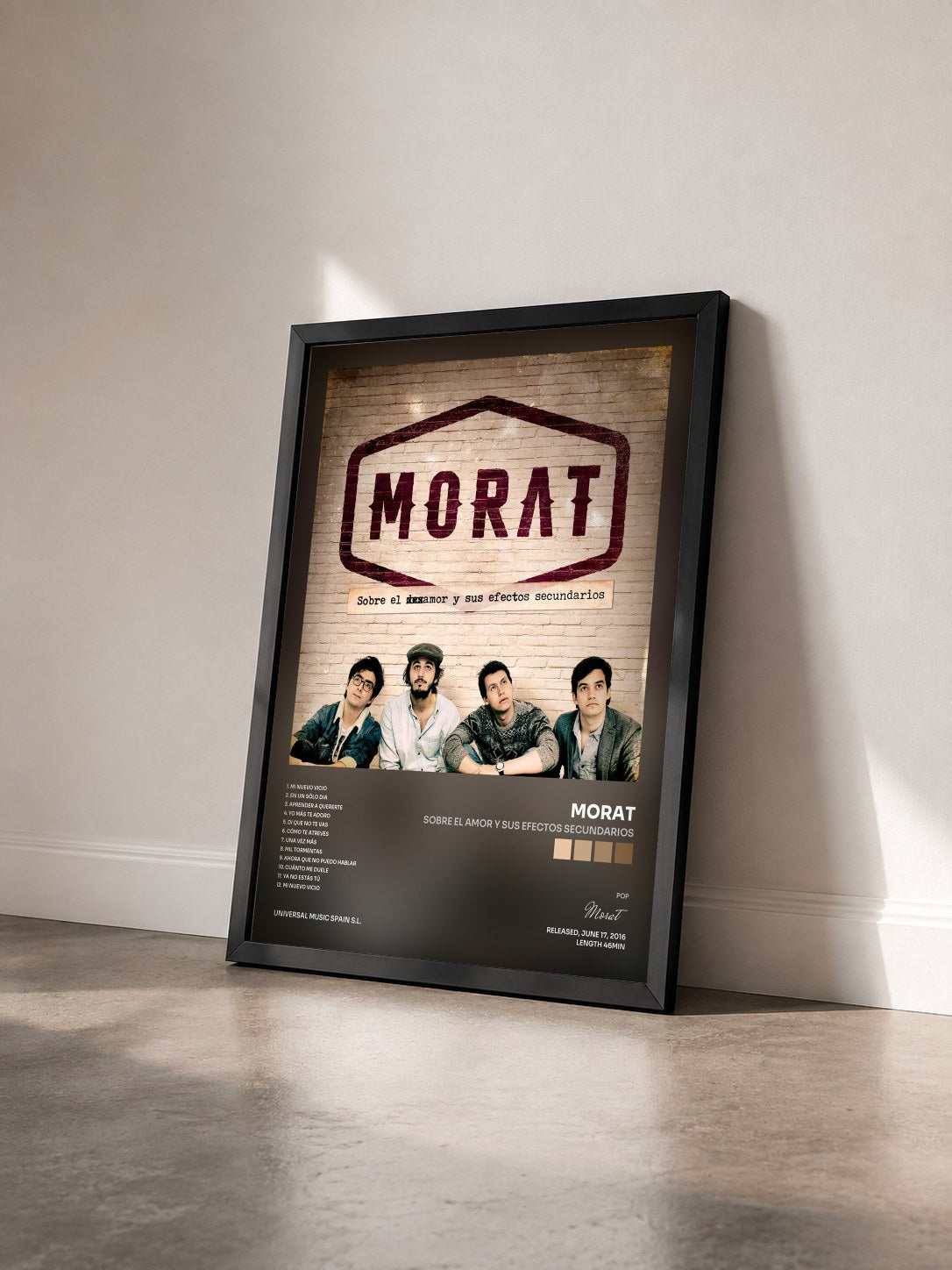 #noir Tableau de l'album Sobre El Amor Y Sus Efectos Secundarios de Morat vu de trois quarts, cadre noir
