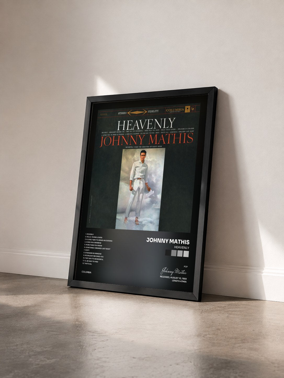 #noir Tableau de l'album Heavenly de Johnny Mathis vu de trois quarts, cadre noir