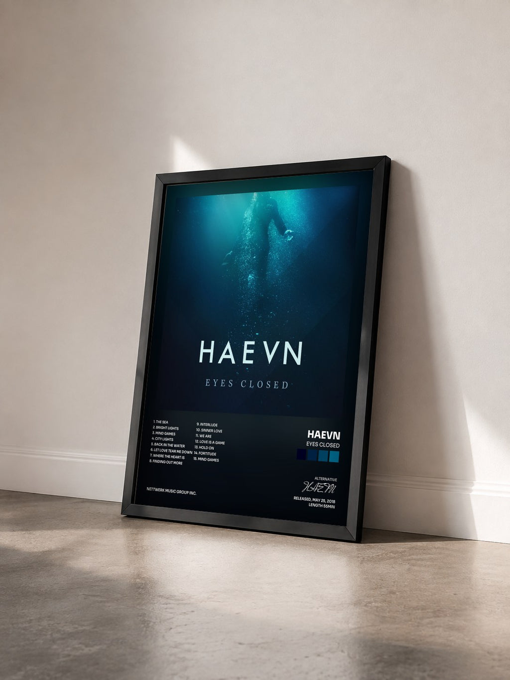 #noir Tableau de l'album Eyes Closed de HAEVN vu de trois quarts, cadre noir