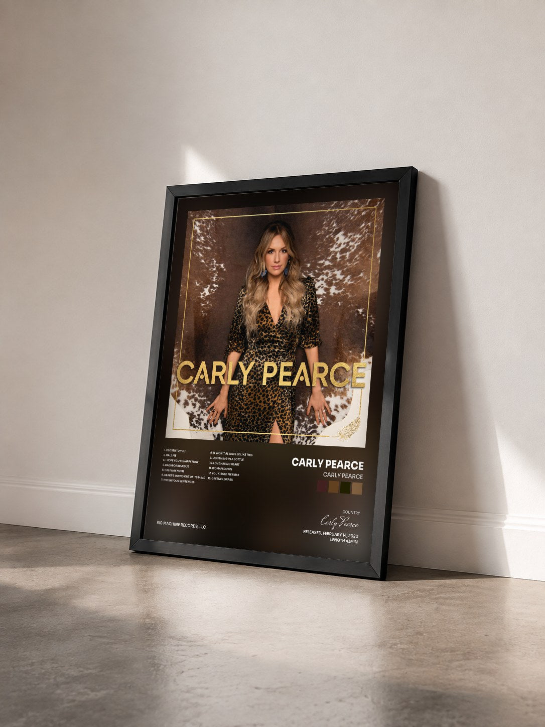 #noir Tableau de l'album Carly Pearce de Carly Pearce vu de trois quarts, cadre noir