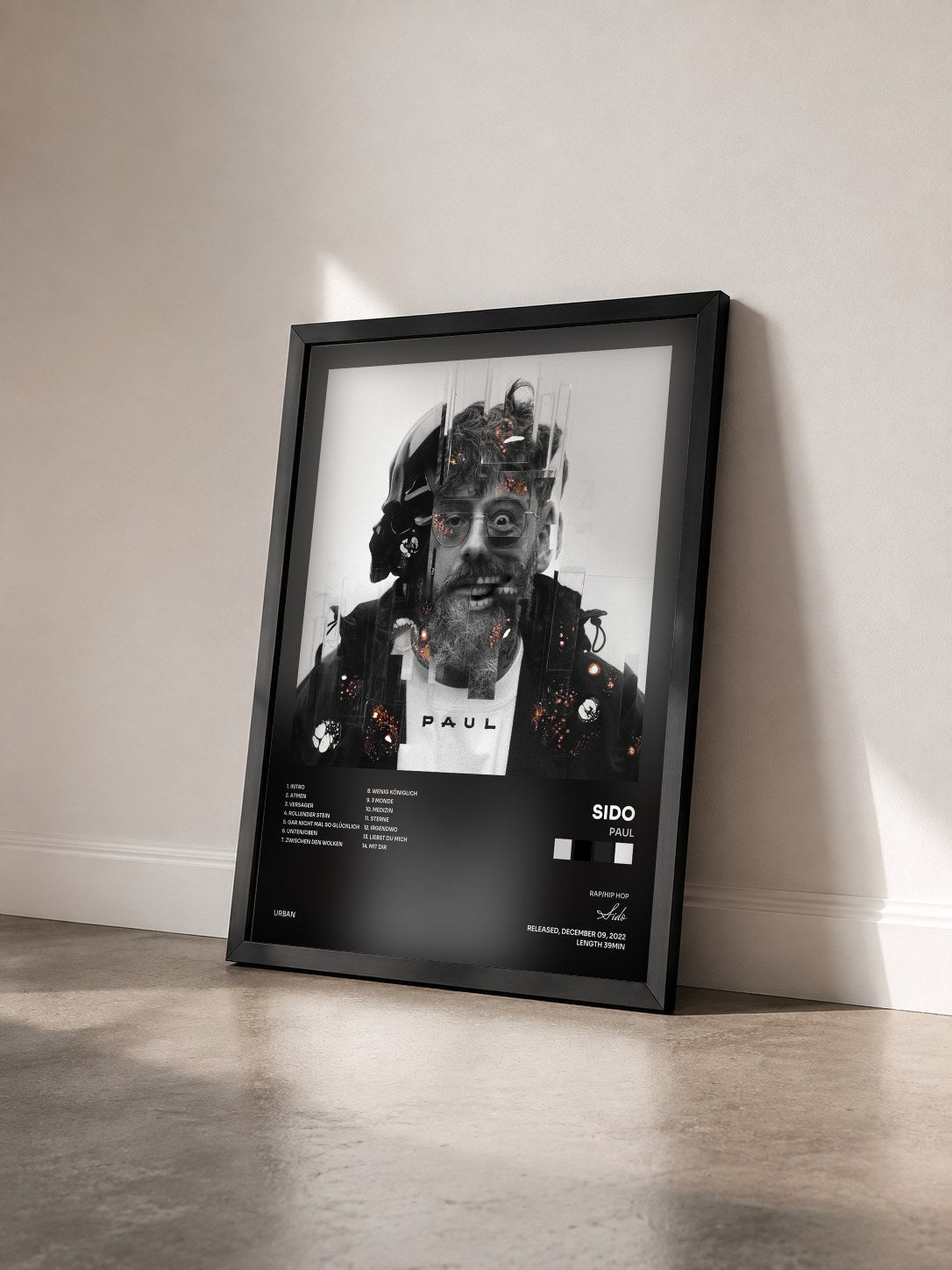#noir Tableau de l'album PAUL de Sido vu de trois quarts, cadre noir