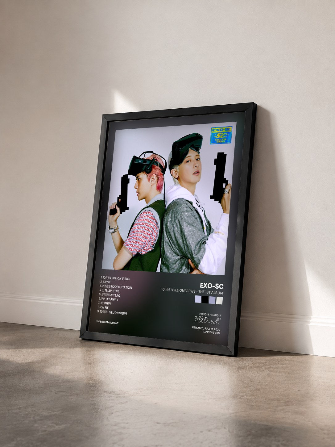 #noir Tableau de l'album 10억뷰 1 Billion Views - The 1st Album de EXO-SC vu de trois quarts, cadre noir