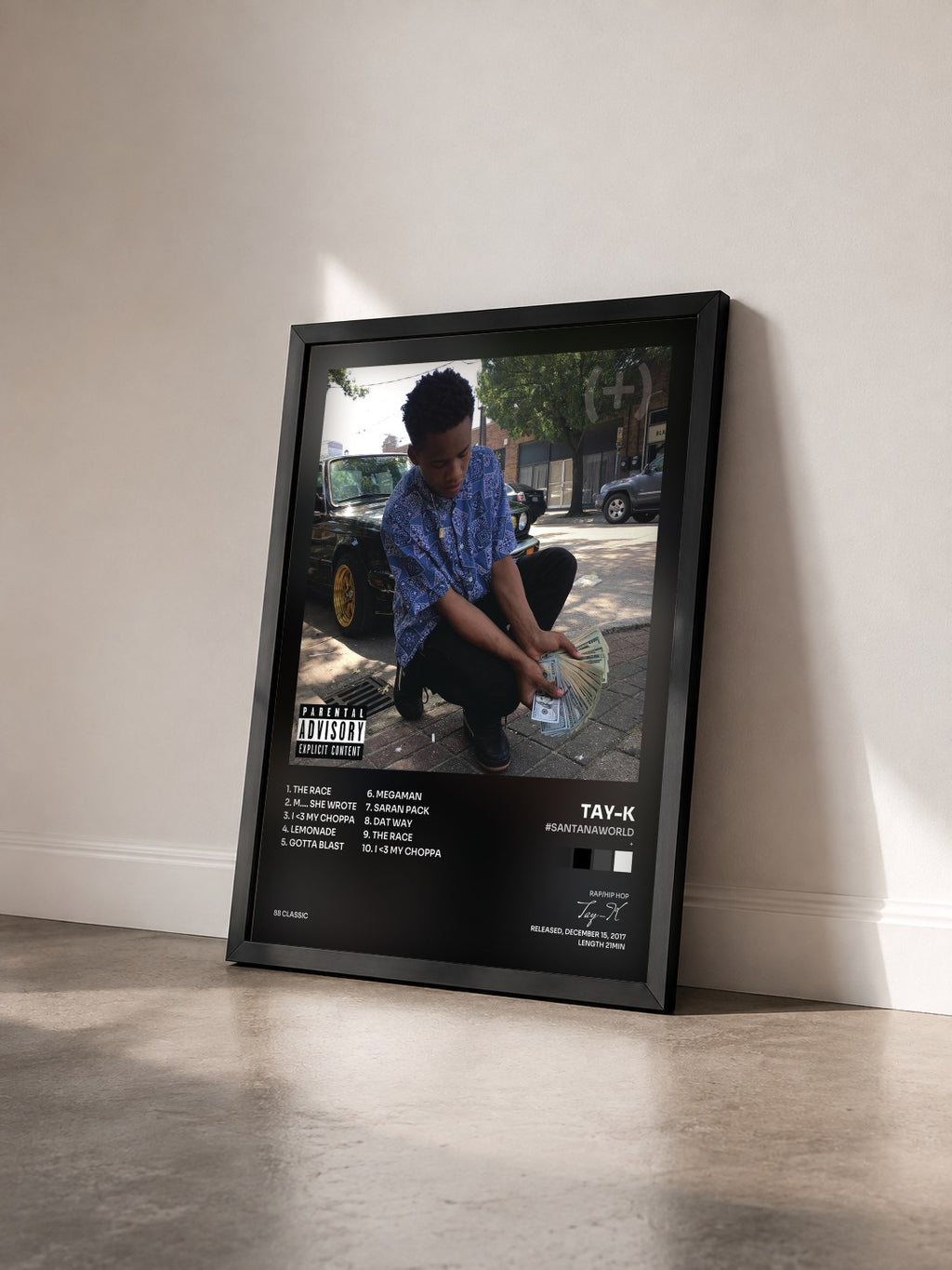 #noir Tableau de l'album #SantanaWorld (+) de Tay-K vu de trois quarts, cadre noir