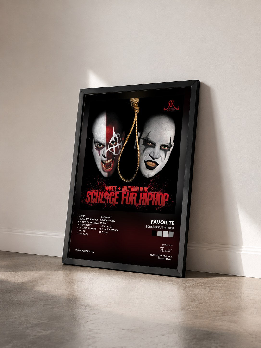 #noir Tableau de l'album Schläge für HipHop de Favorite vu de trois quarts, cadre noir