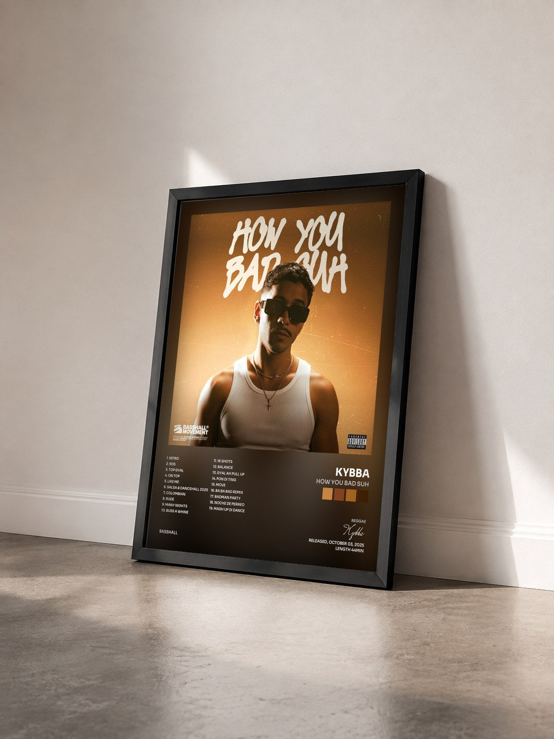 #noir Tableau de l'album How You Bad Suh de Kybba vu de trois quarts, cadre noir