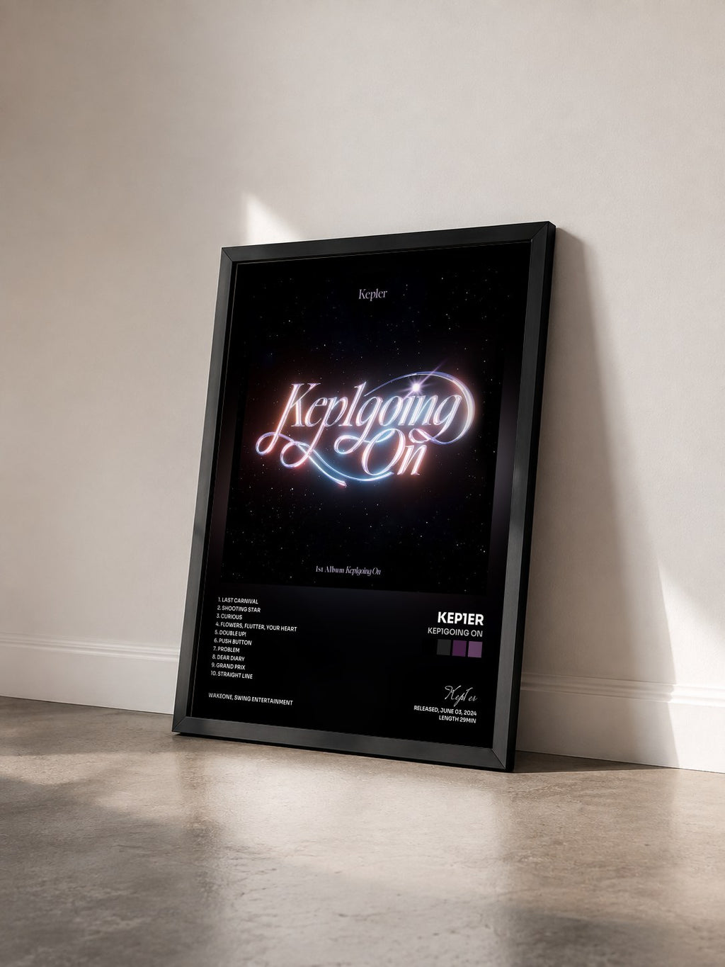 #noir Tableau de l'album Kep1going On de Kep1er vu de trois quarts, cadre noir