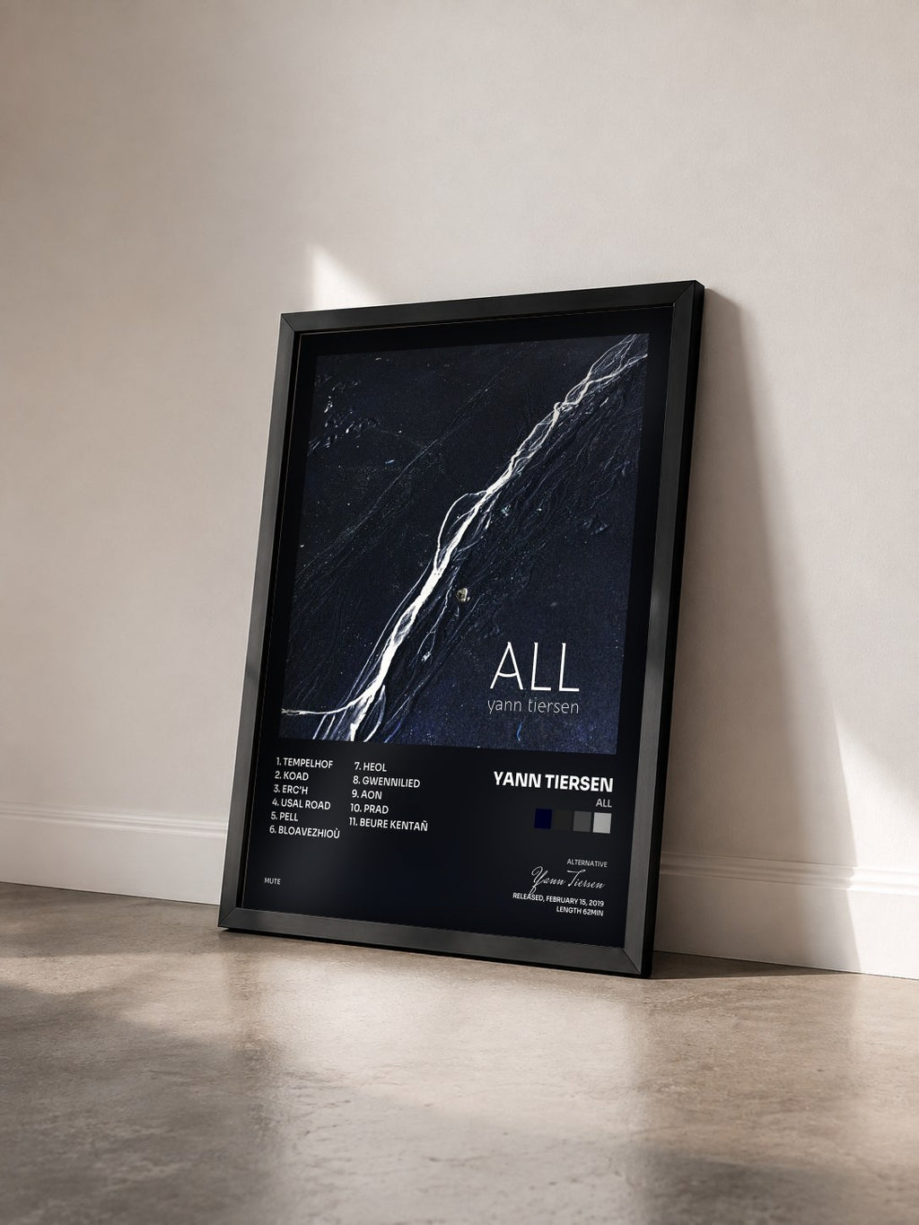 #noir Tableau de l'album ALL de Yann Tiersen vu de trois quarts, cadre noir