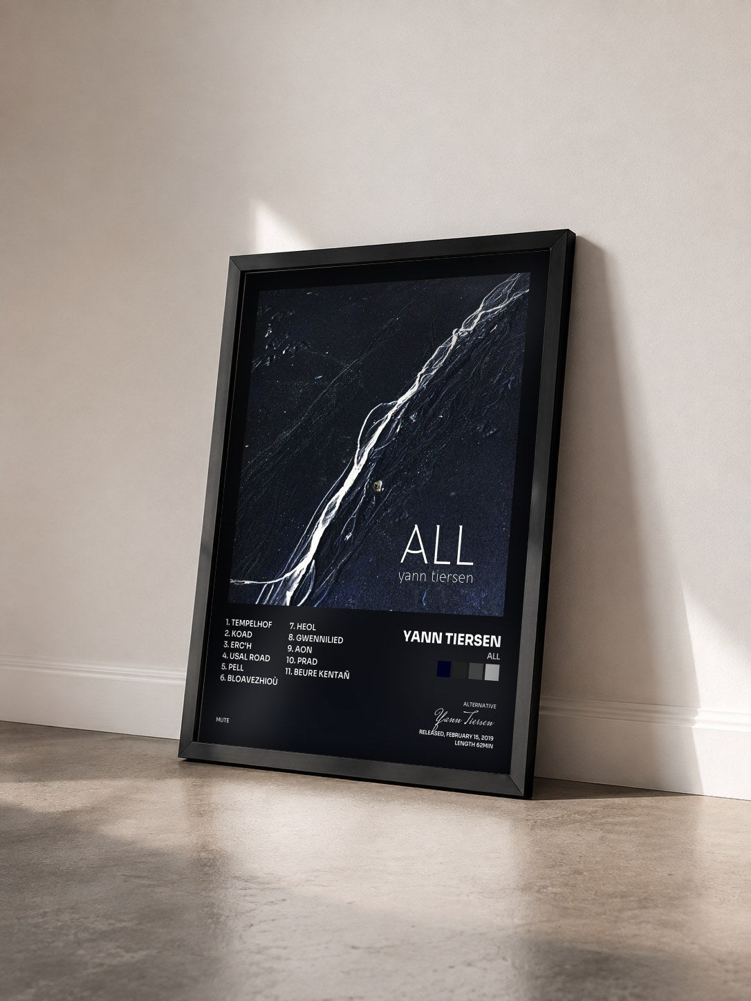 #noir Tableau de l'album ALL de Yann Tiersen vu de trois quarts, cadre noir