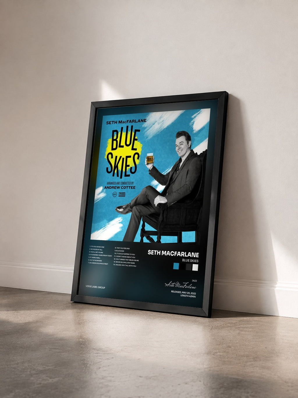 #noir Tableau de l'album Blue Skies de Seth MacFarlane vu de trois quarts, cadre noir