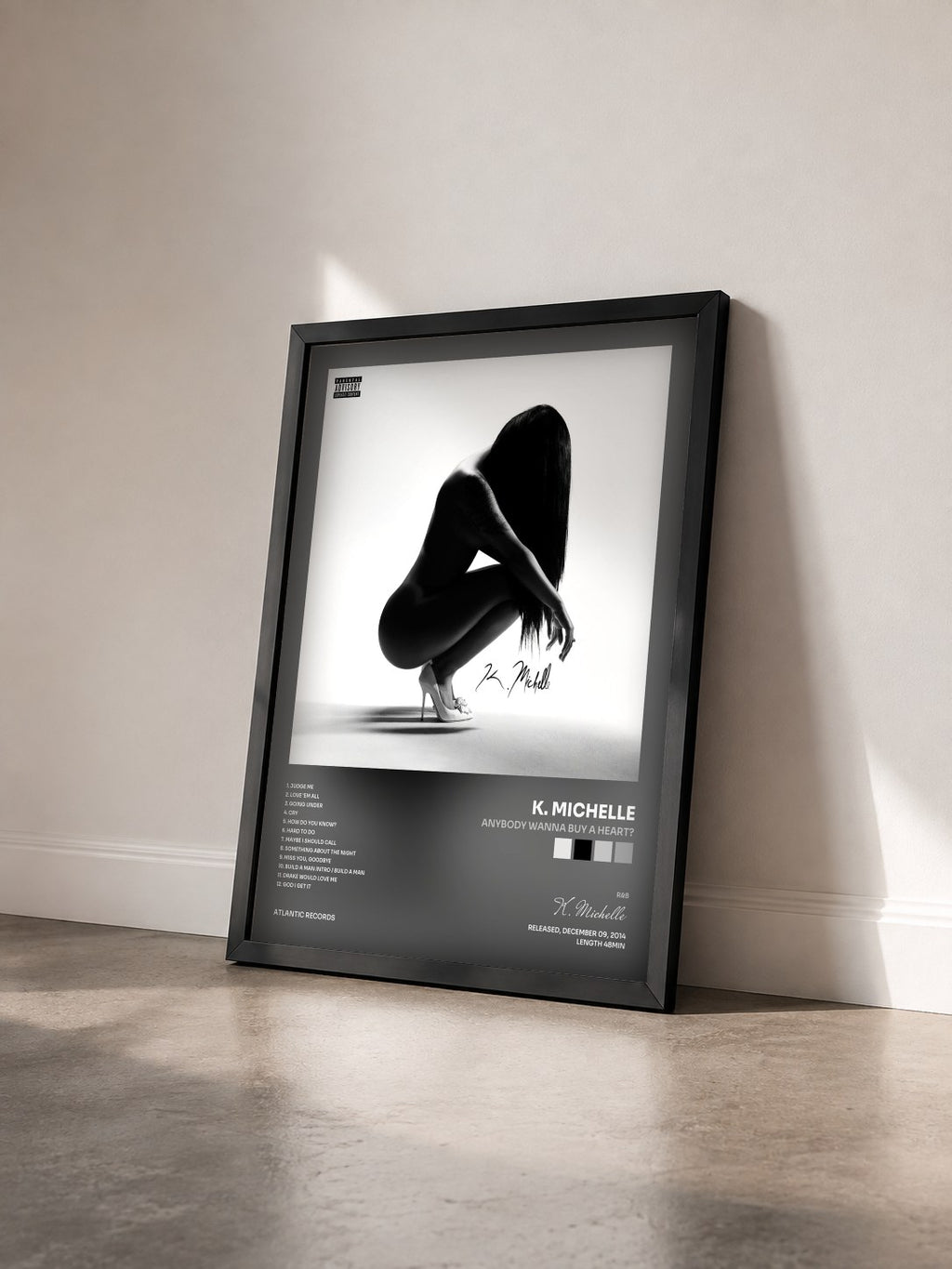 #noir Tableau de l'album Anybody Wanna Buy a Heart? de K. Michelle vu de trois quarts, cadre noir