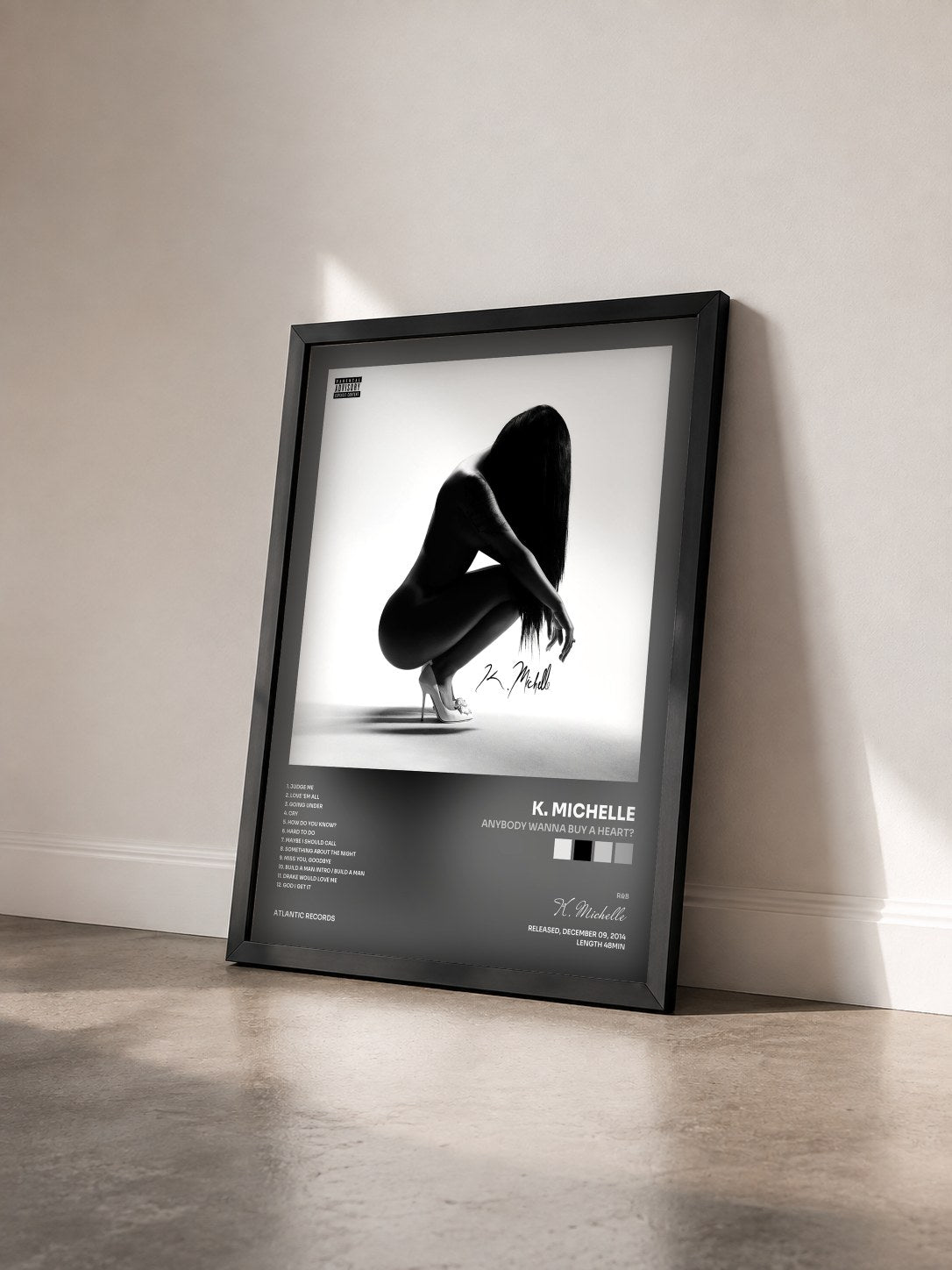#noir Tableau de l'album Anybody Wanna Buy a Heart? de K. Michelle vu de trois quarts, cadre noir