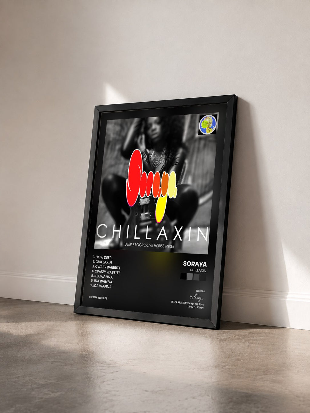 #noir Tableau de l'album Chillaxin de Soraya vu de trois quarts, cadre noir