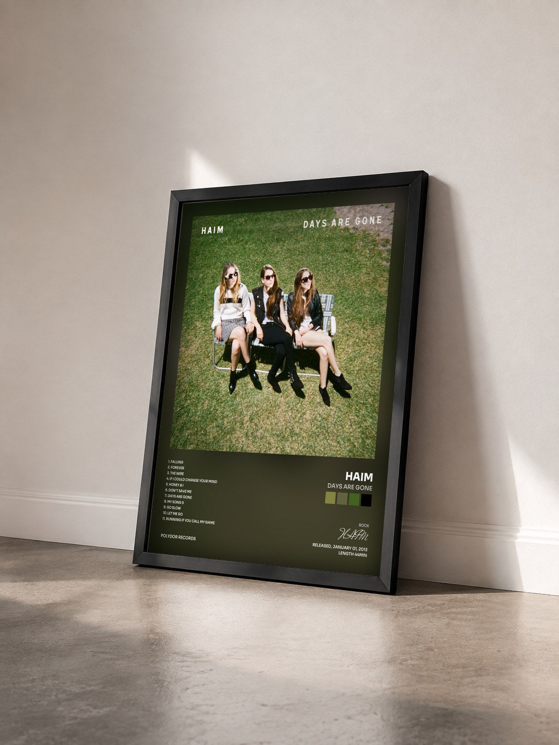 #noir Tableau de l'album Days Are Gone de HAIM vu de trois quarts, cadre noir