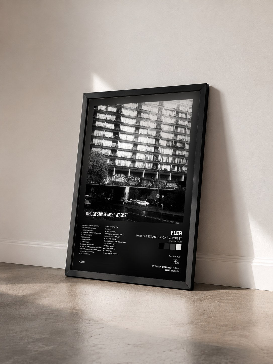#noir Tableau de l'album Weil die Straße nicht vergisst (Deluxe Edition) de Fler vu de trois quarts, cadre noir