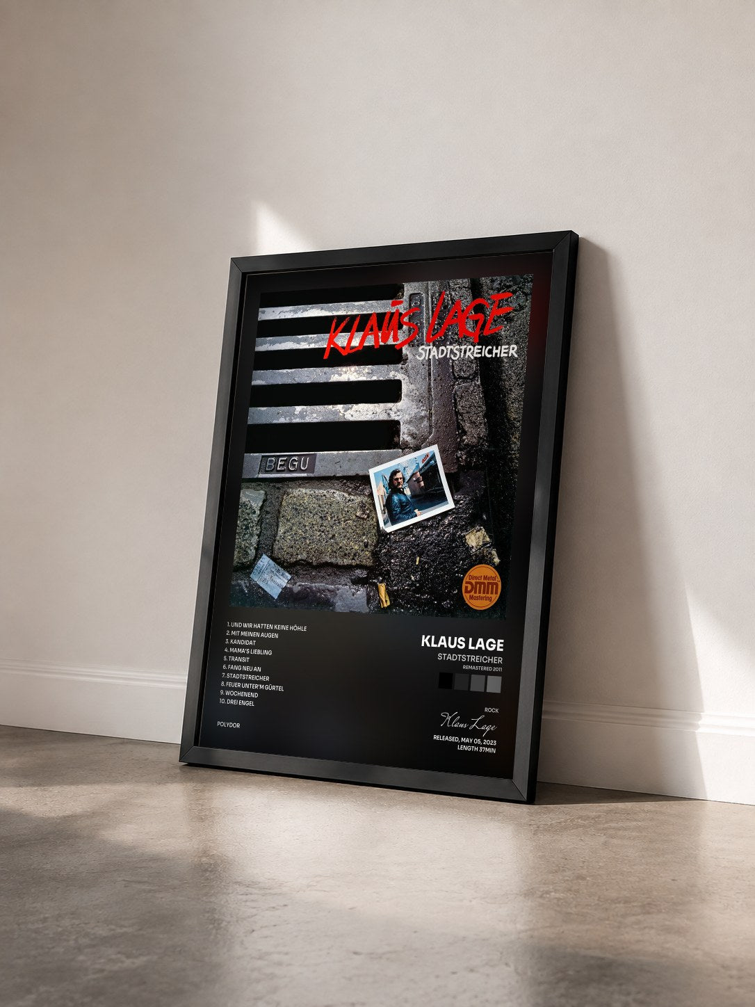 #noir Tableau de l'album Stadtstreicher (Remastered 2011) de Klaus Lage vu de trois quarts, cadre noir