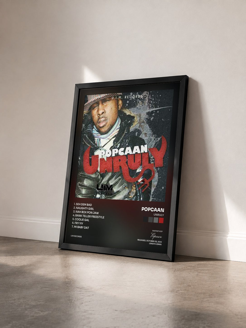 #noir Tableau de l'album Unruly de Popcaan vu de trois quarts, cadre noir
