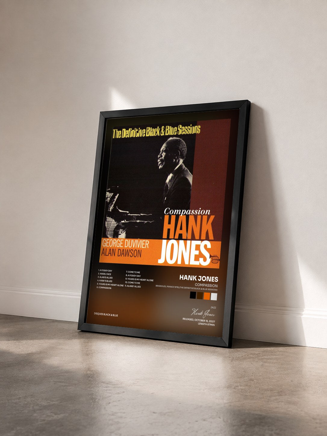 #noir Tableau de l'album Compassion (Brignoles, France 1978) (The Definitive Black & Blue Sessions) de Hank Jones vu de trois quarts, cadre noir