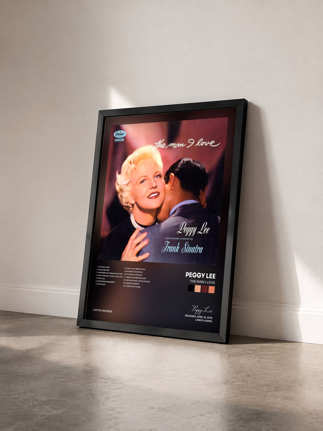 #noir Tableau de l'album The Man I Love de Peggy Lee vu de trois quarts, cadre noir