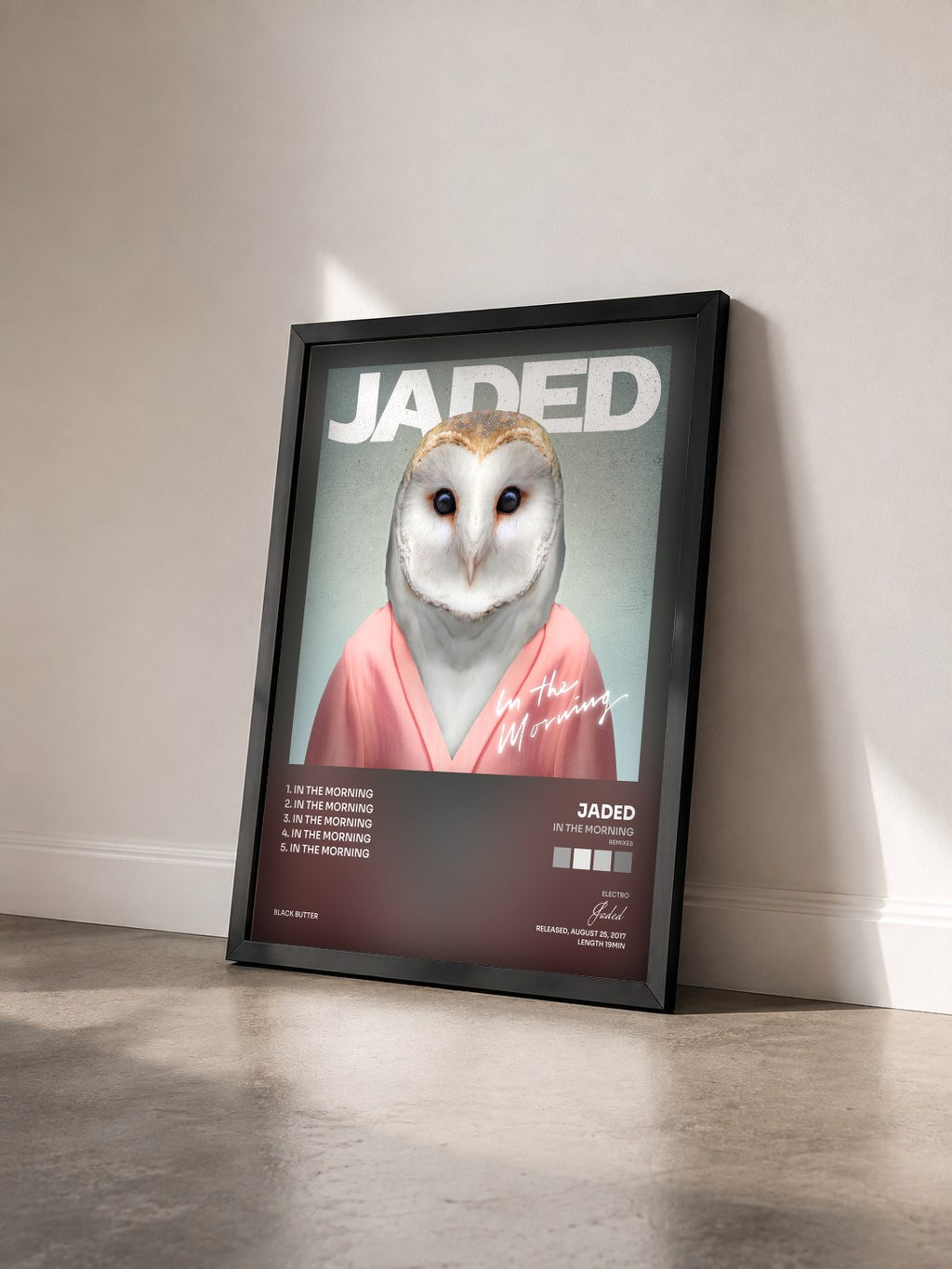 #noir Tableau de l'album In the Morning (Remixes) de Jaded vu de trois quarts, cadre noir
